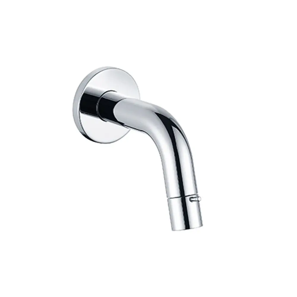 Wandmontiertes Auslaufventil in glänzendem Chromfinish von Kludi, mit einer gebogenen Armatur, die eine klare Wasserführung ermöglicht.